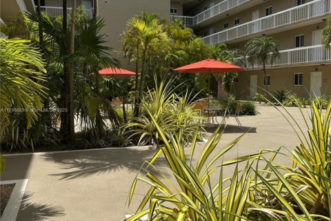Condominio en venta en Miami, Florida, 2 dormitorios, 74.69 m2 № 1708982 - foto 5
