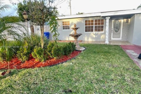 House in Pompano Beach, Florida 3 bedrooms, 113.34 sq.m. № 2042626