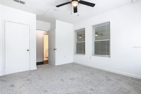 House in Davenport, Florida 4 bedrooms, 196.4 sq.m. № 1915895 - photo 22