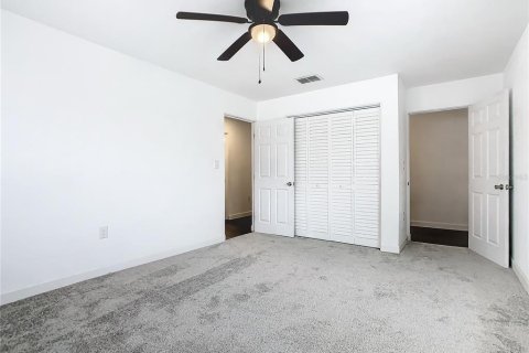 House in Davenport, Florida 4 bedrooms, 196.4 sq.m. № 1915895 - photo 23