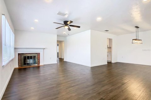 House in Davenport, Florida 4 bedrooms, 196.4 sq.m. № 1915895 - photo 16
