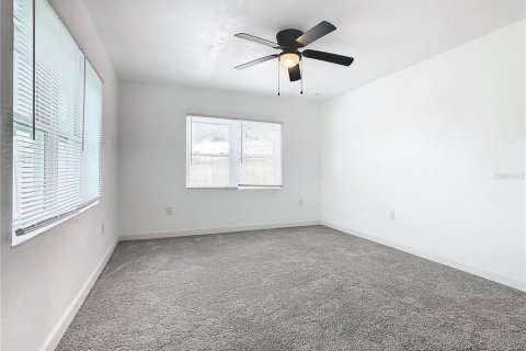 House in Davenport, Florida 4 bedrooms, 196.4 sq.m. № 1915895 - photo 30