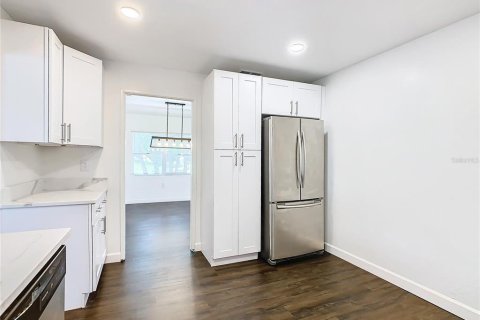 House in Davenport, Florida 4 bedrooms, 196.4 sq.m. № 1915895 - photo 8
