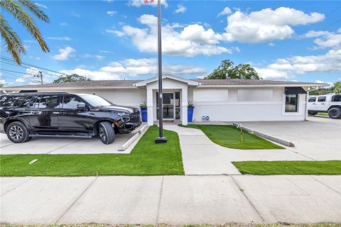 Immobilier commercial à vendre à Saint Petersburg, Floride: 138.98 m2 № 1681296 - photo 2