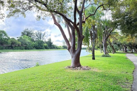 Condo in Pompano Beach, Florida, 2 bedrooms № 2007461