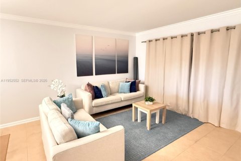 Condo in Pompano Beach, Florida, 2 bedrooms № 2007461 - photo 8