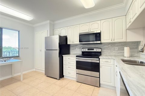 Condo in Pompano Beach, Florida, 2 bedrooms № 2007461 - photo 23