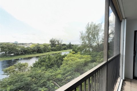 Condo in Pompano Beach, Florida, 2 bedrooms № 2007461 - photo 28