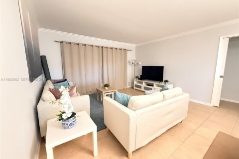 Condo in Pompano Beach, Florida, 2 bedrooms № 2007461 - photo 6