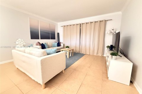 Condo in Pompano Beach, Florida, 2 bedrooms № 2007461 - photo 4