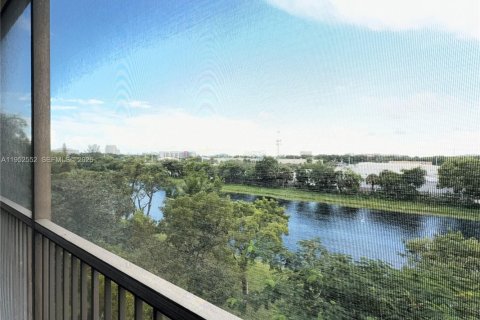 Condo in Pompano Beach, Florida, 2 bedrooms № 2007461 - photo 30