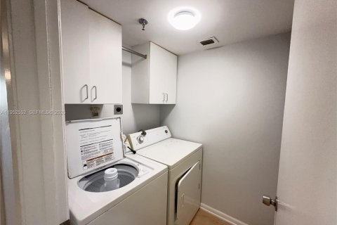 Condo in Pompano Beach, Florida, 2 bedrooms № 2007461 - photo 26