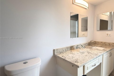 Condo in Pompano Beach, Florida, 2 bedrooms № 2007461 - photo 11