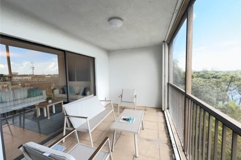 Condo in Pompano Beach, Florida, 2 bedrooms № 2007461 - photo 5