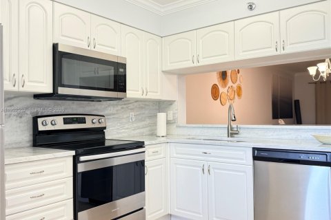 Condo in Pompano Beach, Florida, 2 bedrooms № 2007461 - photo 21