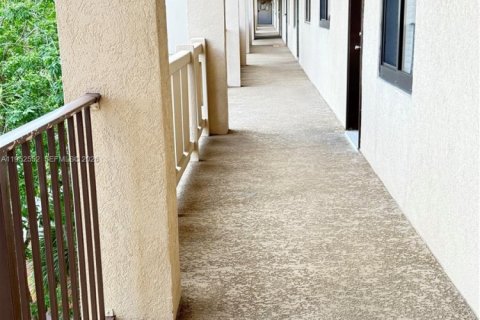 Condo in Pompano Beach, Florida, 2 bedrooms № 2007461 - photo 24