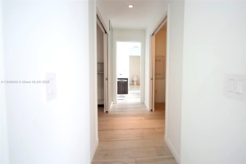 Condo in Miami, Florida, 3 bedrooms № 1942095 - photo 14