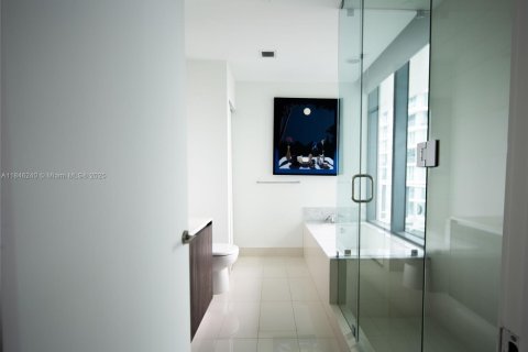 Condo in Miami, Florida, 3 bedrooms № 1942095 - photo 5