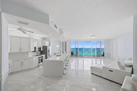 Condominio en venta en Hutchinson Island South, Florida, 3 dormitorios, 199.09 m2 № 2078303 - foto 2