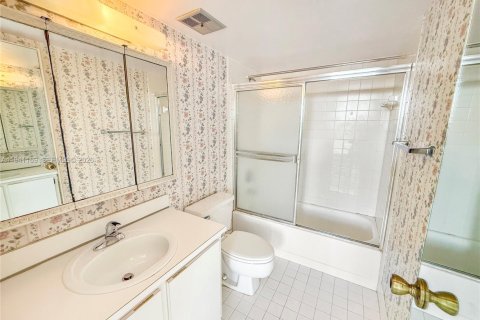 Condominio en venta en North Miami Beach, Florida, 2 dormitorios, 105.17 m2 № 2002496 - foto 6