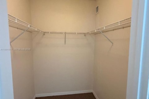 Condo in Pembroke Pines, Florida, 3 bedrooms  № 2066121 - photo 20