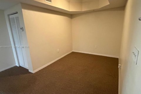 Condo in Pembroke Pines, Florida, 3 bedrooms  № 2066121 - photo 4