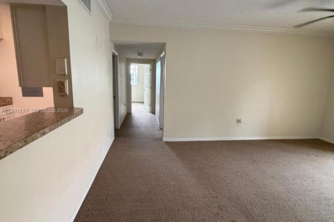 Condo in Pembroke Pines, Florida, 3 bedrooms  № 2066121 - photo 12