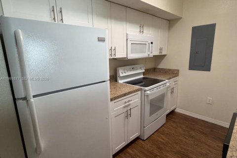 Condo in Pembroke Pines, Florida, 3 bedrooms  № 2066121 - photo 15