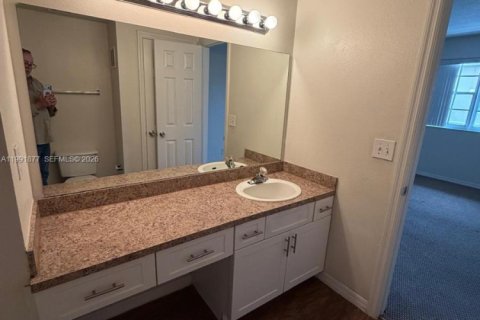 Condo in Pembroke Pines, Florida, 3 bedrooms  № 2066121 - photo 24