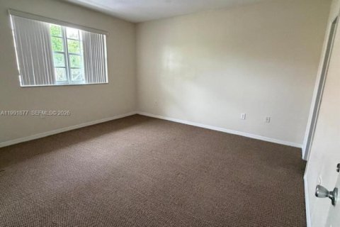 Condo in Pembroke Pines, Florida, 3 bedrooms  № 2066121 - photo 16