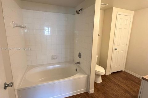 Condo in Pembroke Pines, Florida, 3 bedrooms  № 2066121 - photo 10