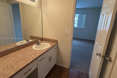 Condo in Pembroke Pines, Florida, 3 bedrooms  № 2066121 - photo 23