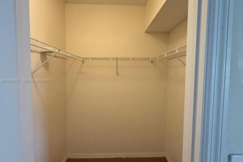 Condo in Pembroke Pines, Florida, 3 bedrooms  № 2066121 - photo 18