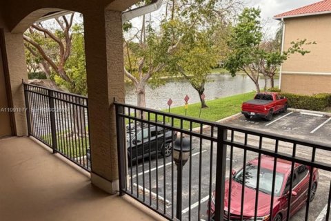 Condo in Pembroke Pines, Florida, 3 bedrooms  № 2066121 - photo 6