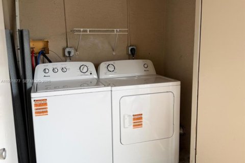 Condo in Pembroke Pines, Florida, 3 bedrooms  № 2066121 - photo 7