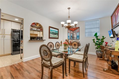 Купить кондоминиум в Корал-Гейблс, Флорида 2 спальни, 140.28м2, № 1703761 - фото 5