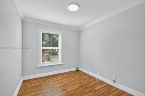 House in Lake Worth, Florida 4 bedrooms, 110.55 sq.m. № 1951032 - photo 27