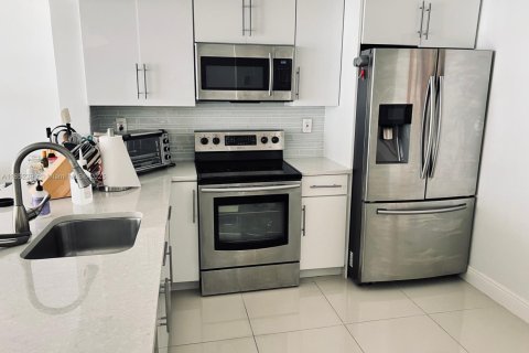 Condo in Aventura, Florida, 1 bedroom  № 1877525 - photo 13