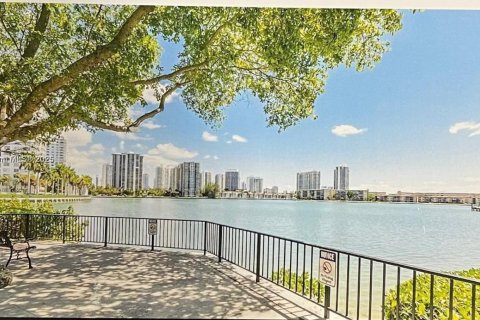 Condo in Aventura, Florida, 1 bedroom  № 1877525 - photo 4