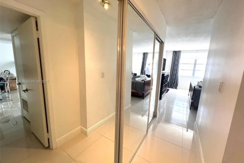 Condo in Aventura, Florida, 1 bedroom  № 1877525 - photo 28
