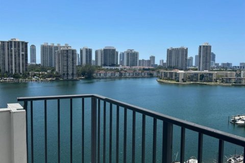 Condo in Aventura, Florida, 1 bedroom  № 1877525 - photo 2