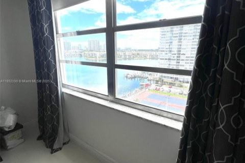Condo in Aventura, Florida, 1 bedroom  № 1877525 - photo 27