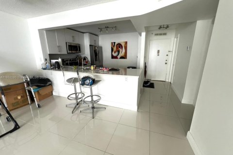 Condo in Aventura, Florida, 1 bedroom  № 1877525 - photo 14