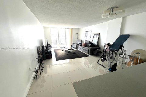 Condo in Aventura, Florida, 1 bedroom  № 1877525 - photo 21