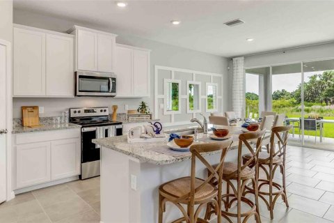 House in Wesley Chapel, Florida 4 bedrooms, 256.04 sq.m. № 2198225 - photo 3