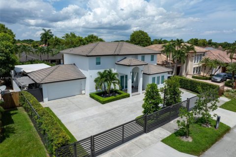 House in Miami, Florida 4 bedrooms, 225.85 sq.m. № 1895900 - photo 5