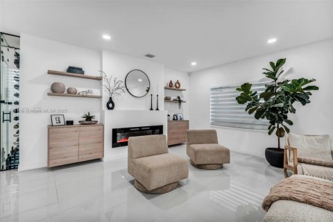 House in Miami, Florida 4 bedrooms, 225.85 sq.m. № 1895900 - photo 20