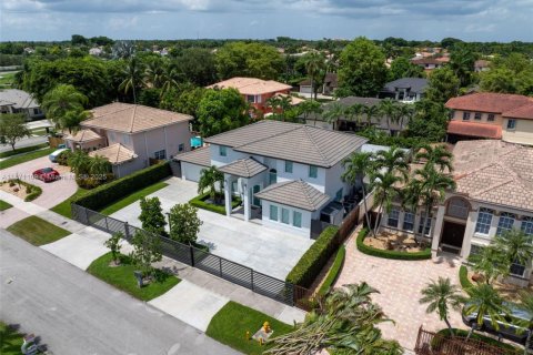 House in Miami, Florida 4 bedrooms, 225.85 sq.m. № 1895900 - photo 7