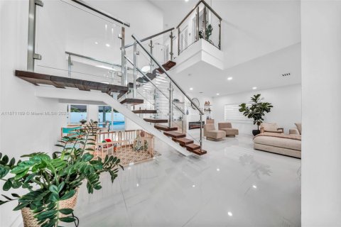 House in Miami, Florida 4 bedrooms, 225.85 sq.m. № 1895900 - photo 16