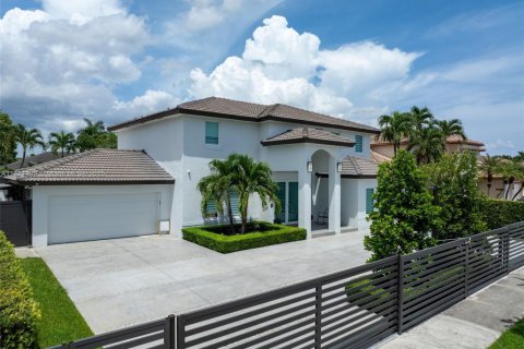 House in Miami, Florida 4 bedrooms, 225.85 sq.m. № 1895900 - photo 2